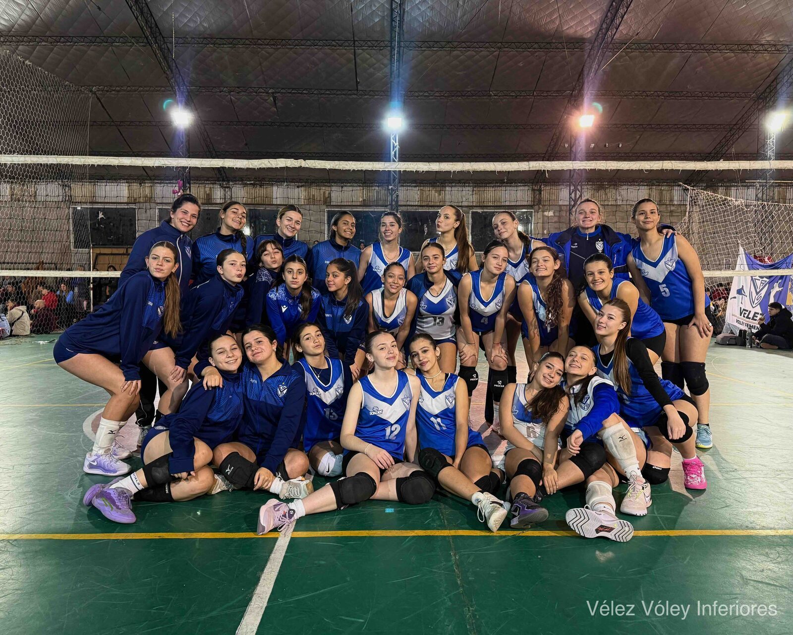 Inferiores de vóley de Vélez en la cancha