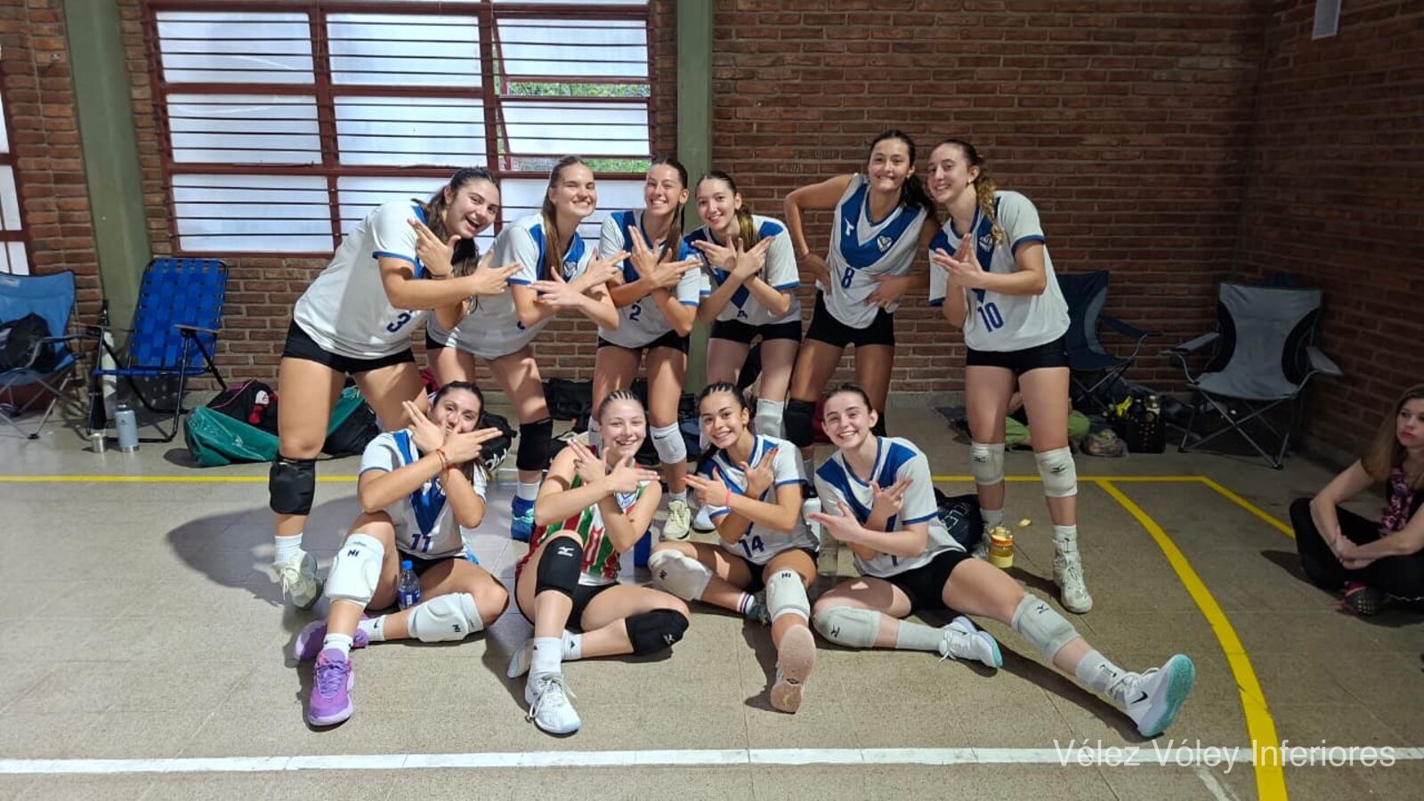 Jugadoras de inferiores de vóley de Vélez